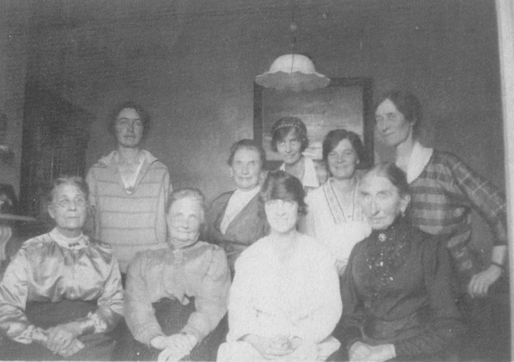 Coster Sisters and Family (1923)